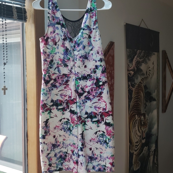 Dress - Picture 4 of 4